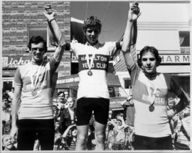 Tour 1975 : compétition, athlètes, remises de prix, repas. * (1/5)